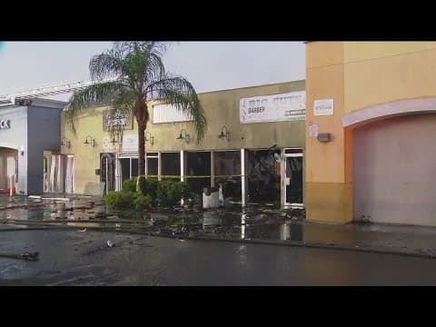 San Diego Fire Department extinguishes blaze at strip mall in Oak Park