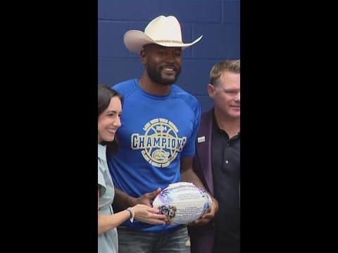 Colts honor Shaq Leonard during retirement ceremony