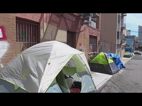 Here's how volunteering and giving money helps your mental health