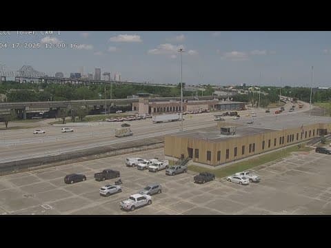 One dead after crash on Westbank Expressway in Gretna, state police say