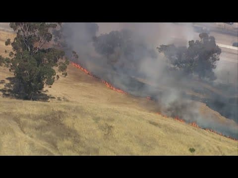 Homes evacuated as brush fire burns in El Cajon along Interstate 8