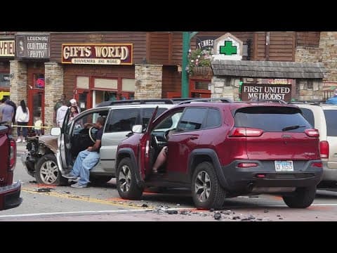 6 total people taken to hospital after serious crash in downtown Gatlinburg, GPD says