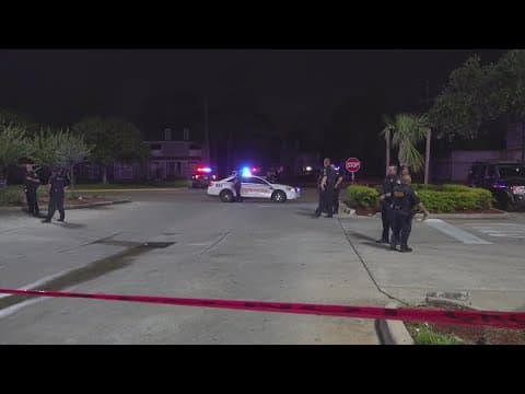 Man in custody after holding woman hostage in standoff at east Harris County apartment, sheriff says