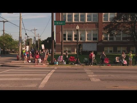 Columbus teachers’ strike enters day 2, remote classes begin Wednesday