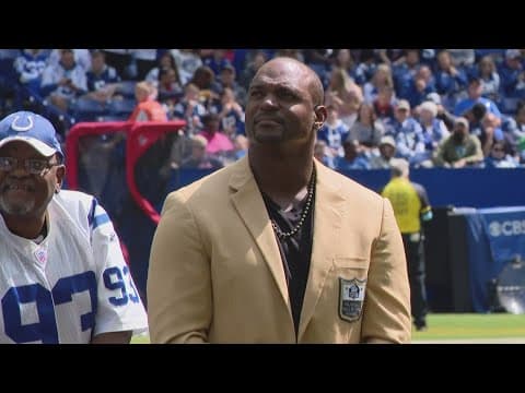 Dwight Freeney receives NFL Pro Football Hall of Fame ring at Colts home opener