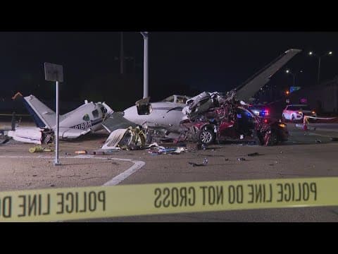 4 injured after plane crashes into 3 cars on Texas highway