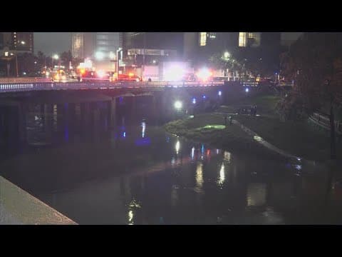 Houston firefighters rescue 3 people from rising Buffalo Bayou floodwaters