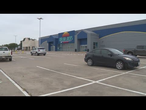 1 person killed, 1 teen arrested after fatal shooting outside Malibu Jacks, officials say