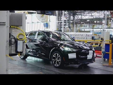 Autoworkers reach a deal with Ford, a breakthrough toward ending strikes against Detroit automakers