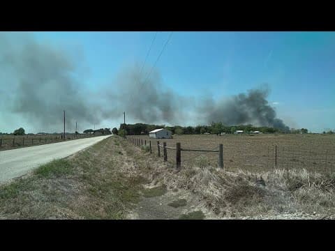 60-acre grass fire destroys buildings in Fort Bend County
