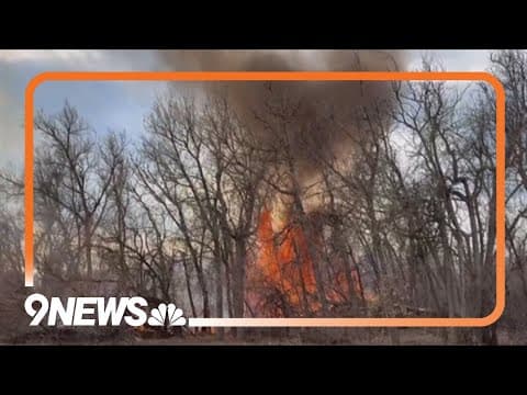 Aurora firefighters respond to 2 brush fires