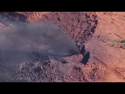 Punctured pipeline spews oil in Oklahoma City