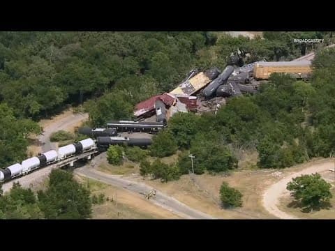 No leaks after train carrying hazardous chemicals derails in North Texas