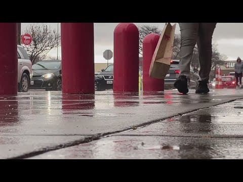 North Texas shoppers dodge raindrops to secure last-minute holiday gifts