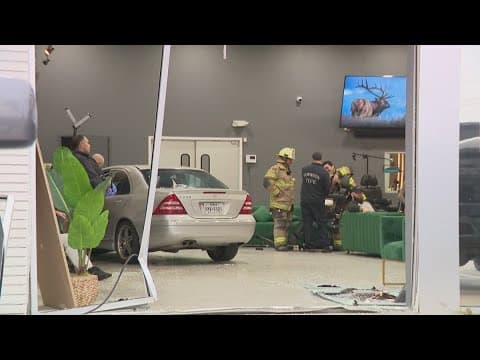 Driver crashes into Houston tattoo shop, injuring two