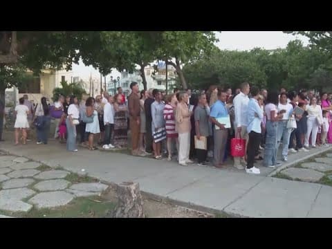 Trump's travel ban pushes past 24 hours amid immigration crackdown