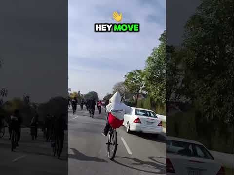 Aggressive driver weaves through bicyclists in Los Angeles @whitewallstuntz_ /TMX