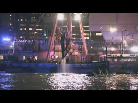 Divers search for parts of a NYC helicopter that crashed into the Hudson killing 6