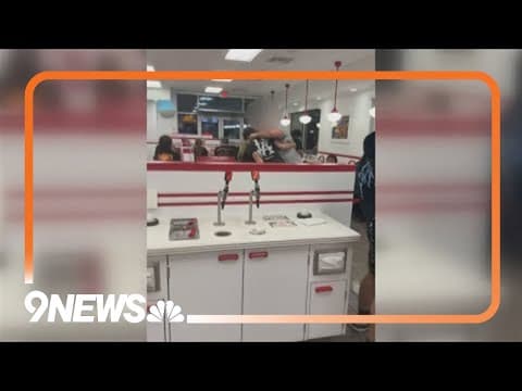 Acusan a hombre de estrangular a un niño de 15 años en restaurante de In-N-Out en Colorado