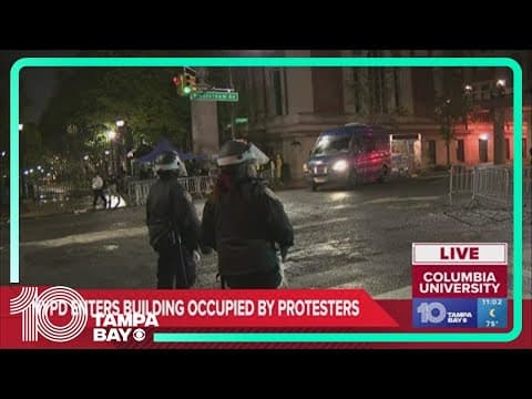 Large numbers of New York City police officers begin entering Columbia University campus