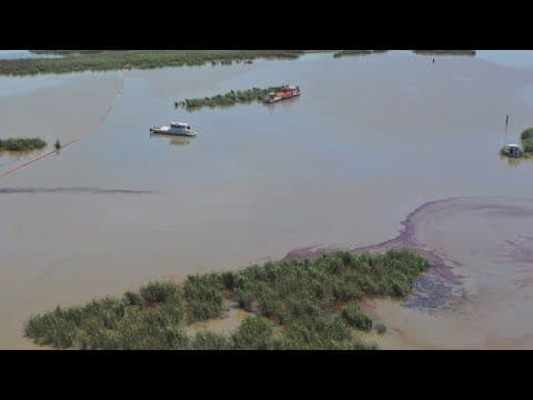Oil and gas mixture leaks into Garden Island Bay