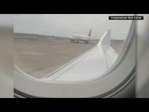 Plane bumps into another plane's wing on Reagan National Airport runway