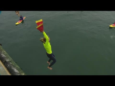 Junior Lifeguards jumping off Ocean Beach Pier to raise money for a great cause