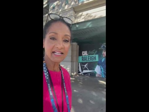 Fans gear up at Mariners team store ahead of ALCS Game 3 | Evening Edit