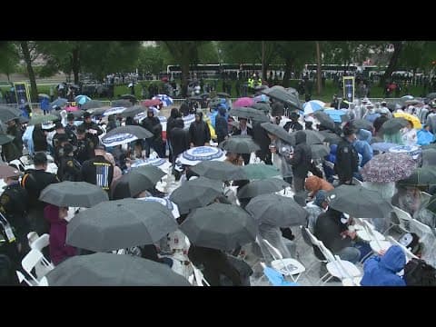 Thousands line up in the rain along the National Mall to honor fallen police officers