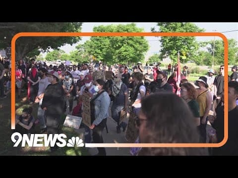 Group rallies outside ICE detention facility in Aurora