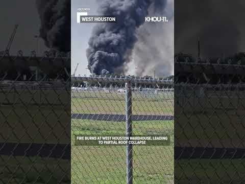 Video shows smoke from west Houston warehouse fire, Monday, Nov. 27, 2023 #shorts