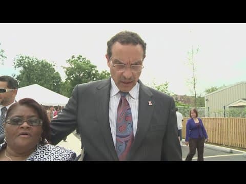 DC Councilmember Vincent Gray halts voting citing health concerns