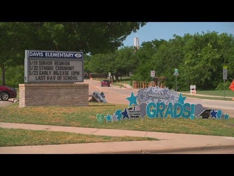 North Texas mom emotional as Davis Elementary, home to deaf education program, prepares to close