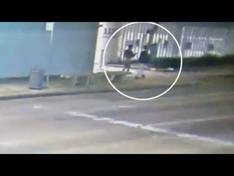 2 people ambushed, robbed by group of men in downtown Houston