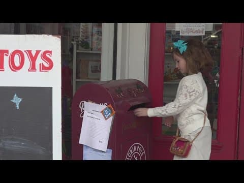 After shaky year, local shops enjoy last-minute holiday rush