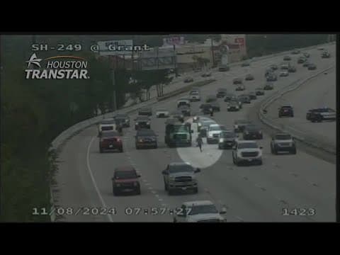 Dramatic foot chase caught on camera as suspect runs across Highway 249 in NW Harris County