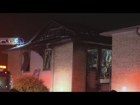 At least 1 injured in Fort Worth apartment fire, officials say
