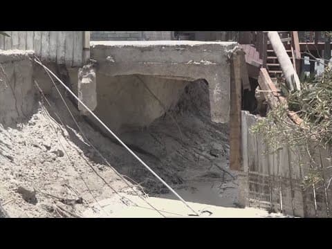 Sinkhole in South Padre Island damages homes