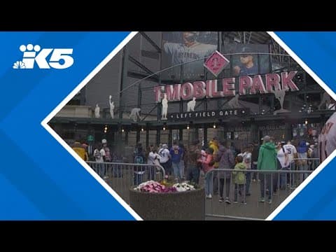 Seattle fans flock to Mariners, Seahawks doubleheader