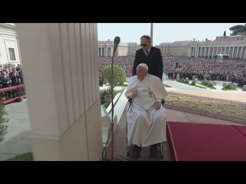 Pope Francis makes an appearance at Palm Sunday mass