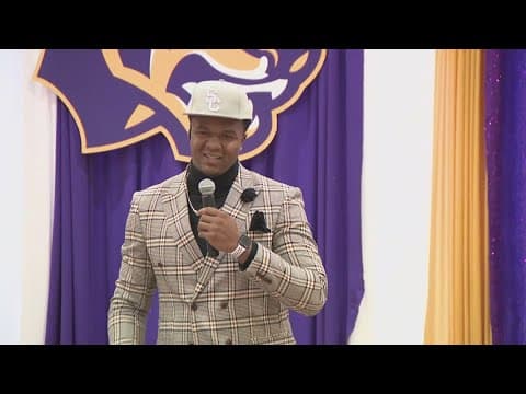 Top prep defensive lineman prospect signs with Southern Cal