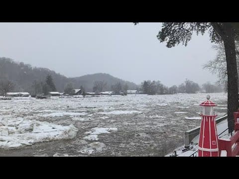 Ice floating down Muskingum River