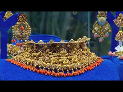 Thieves ask to be blessed before snatching cultural jewelry off older, unsuspecting victims