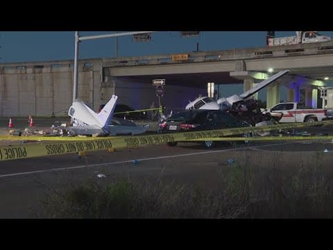Small plane crashes onto Highway 4 in Texas
