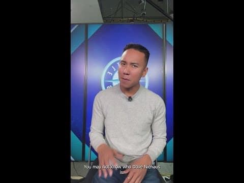 Daughter of late Mariners announcer's daughter celebrates with his statue