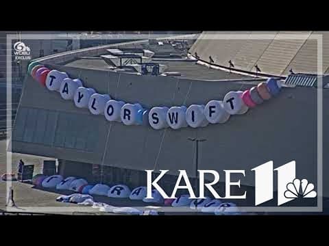 New Orleans welcomes Taylor Swift with giant friendship bracelet on Superdome