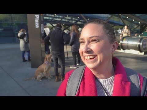 Puppies greet federal workers during morning commute