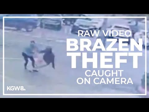 Surveillance video shows man steal woman's purse outside Vancouver Mall