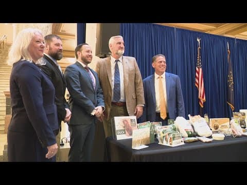 Indiana governor gives out turkeys ahead of Thanksgiving