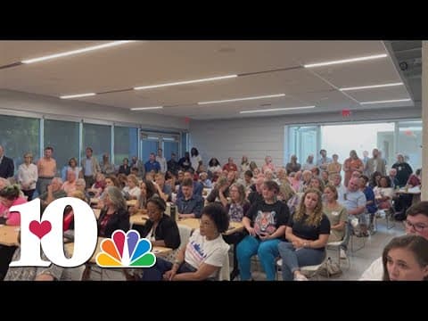 Full house gathers to hear candidates speak on issues at Knoxville mayoral forum
